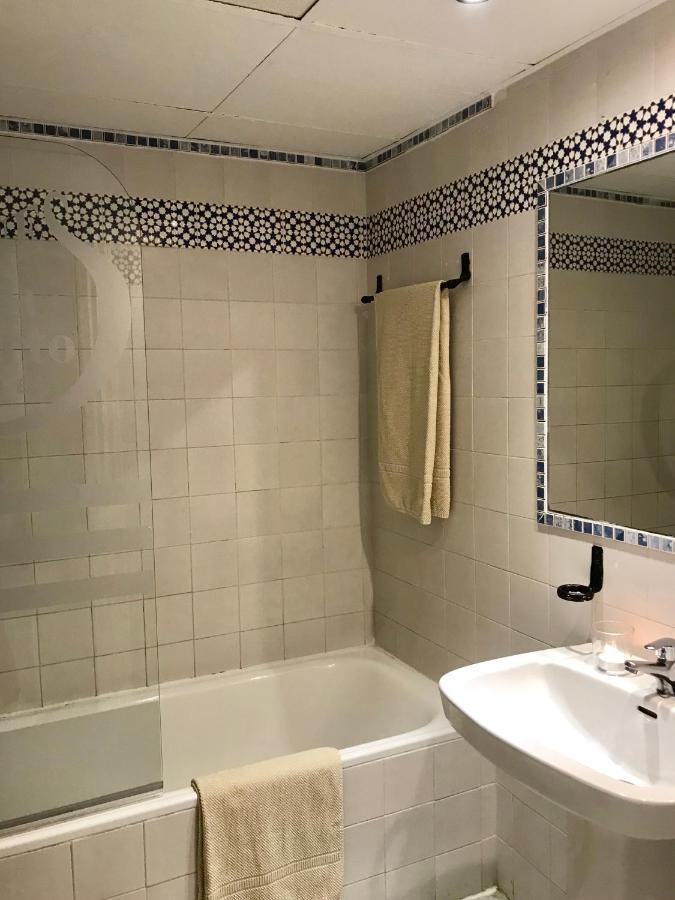 Large And Elegant In Puerto Banus With Pools And Paddle Apartment Marbella Exterior photo