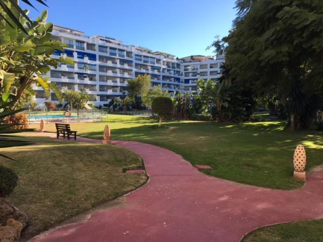 Large And Elegant In Puerto Banus With Pools And Paddle Apartment Marbella Exterior photo