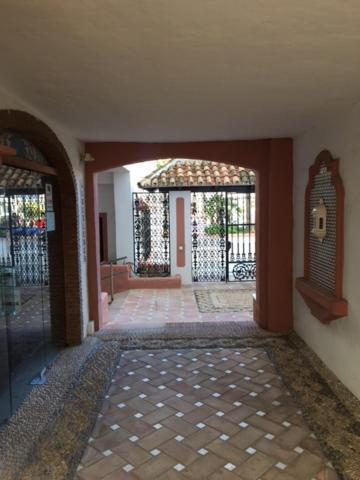 Large And Elegant In Puerto Banus With Pools And Paddle Apartment Marbella Exterior photo